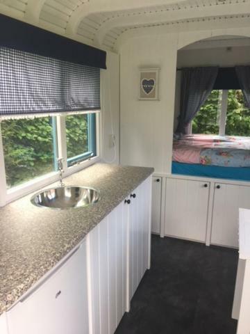 Shepherds Hut Oostvoorne Extérieur photo